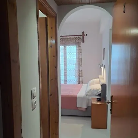 Aphrodite Apartment *